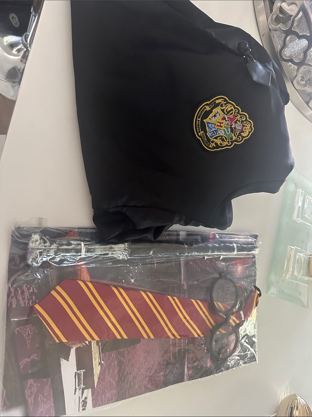 Harry Potter Black Wizard Robe Costume with Gryffindor Tie - Kids
